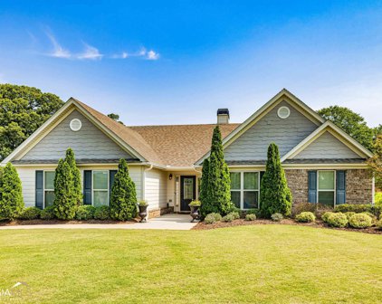 472 Logans Way, Hoschton
