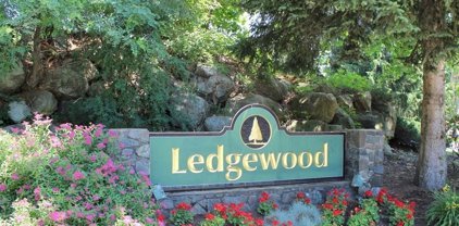 8 Ledgewood Way Unit 18, Peabody