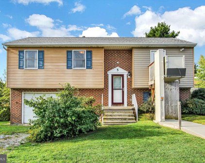 5 Butternut Ln, Hanover
