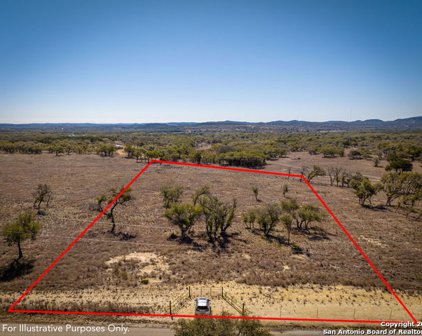 2 English Crossing Rd, Bandera