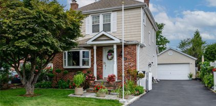 461 Mineola Avenue, Carle Place