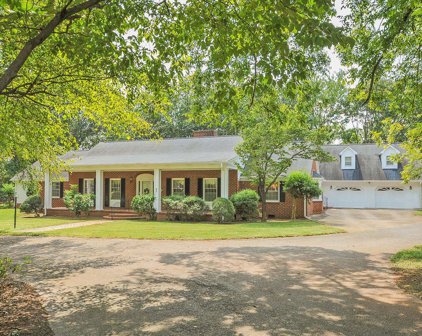 92 East Main, Inman