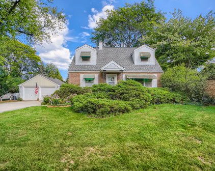 1111 N Windsor Drive, Arlington Heights