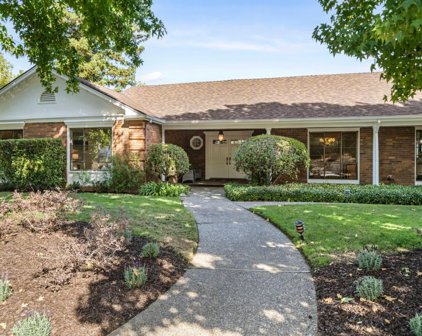 1025 Woodland DR, Hillsborough