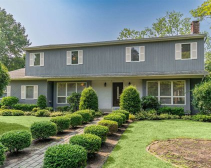 2 Regency Court, Nesconset