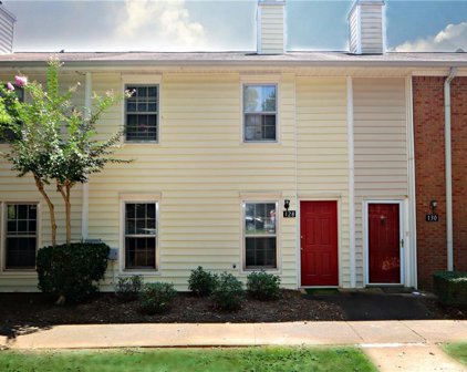 128 Old Ferry Way, Roswell