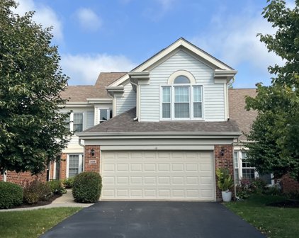 2066 N Charter Point Drive, Arlington Heights