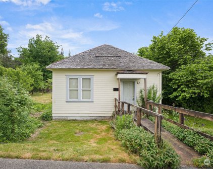 1235 Cedar Street, Raymond