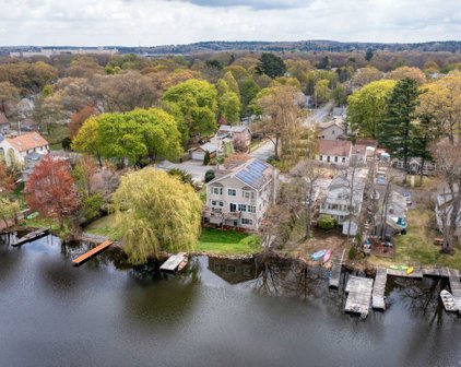 29 Lakeside Dr, Ashland