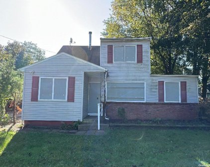 37 E Halley Lane, Central Islip