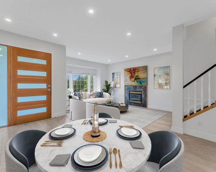 552 W 25th Street, North Vancouver