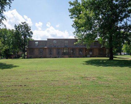 757 Cumberland Hills Dr, Hendersonville