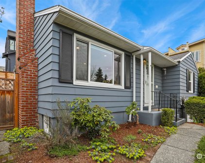 2121 33rd Avenue W, Seattle