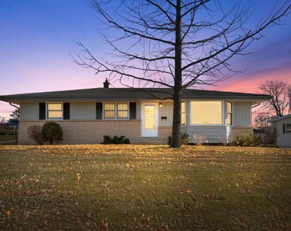 W147N8666 Mckinley Drive, Menomonee Falls