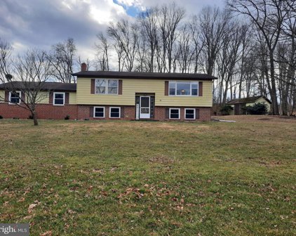 650 Raupstal Rd, Herndon