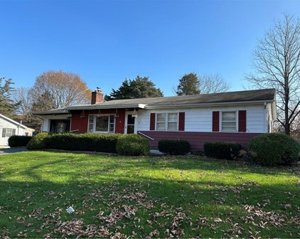30 Barolay Drive, North Kingstown