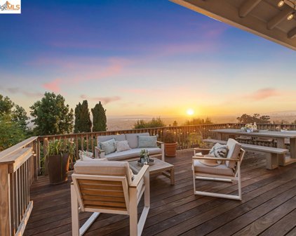 7701 Crest Avenue, Oakland