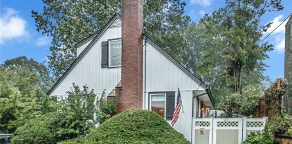 21 Prospect Street, Glen Head
