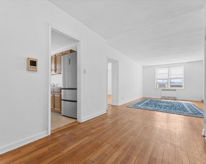 5635 Netherland  Avenue Unit 5E, New York
