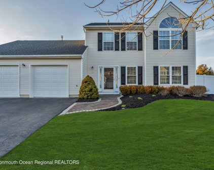 72 W Shenendoah Road, Howell
