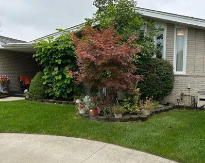 37630 SARAFINA, Sterling Heights