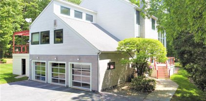 15 Cavalier  Drive, East Greenwich