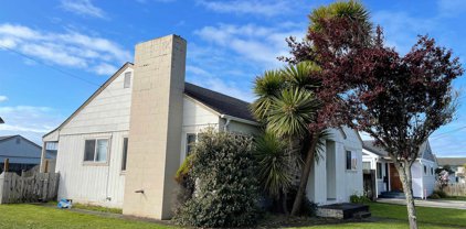383 9th, Crescent City