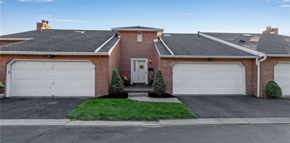 21 Wellington  Court, Williamsville Village-Amherst-142201