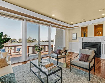 616 Fathom Dr, San Mateo