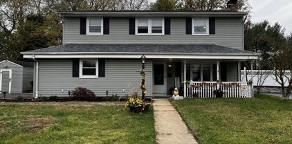 26 Racoon Drive, Hazlet