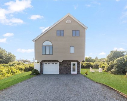 27 Village Lane, Narragansett