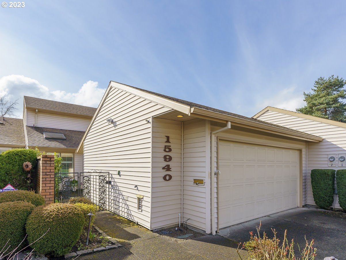 15940 SW GREENS WAY, Tigard, 97224