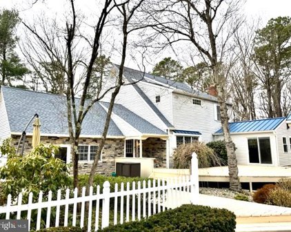 14 King Arthur Dr, Medford