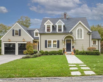 16 Clifton Rd, Wellesley