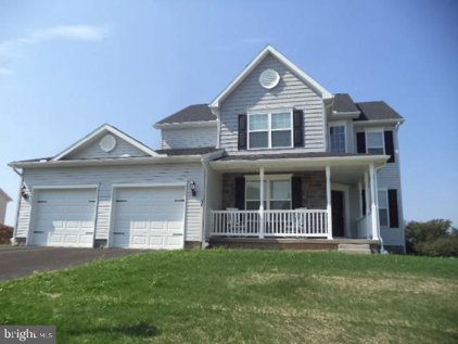 18 Whispering Ln, Hanover