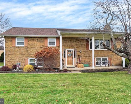 945 Witmer Rd, York