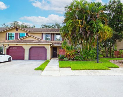 9181 Vineyard Lake Dr, Plantation