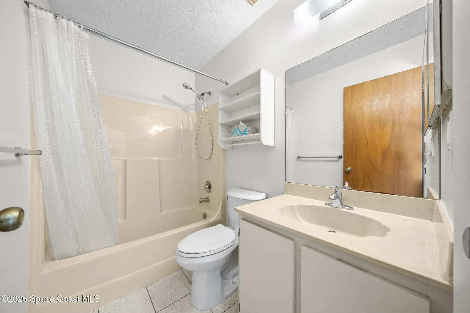 Full bath at 44 Piney Branch Way