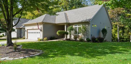 1913 Oakleigh Woods Drive NW, Grand Rapids
