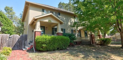 316-318 N Pine St, Newton