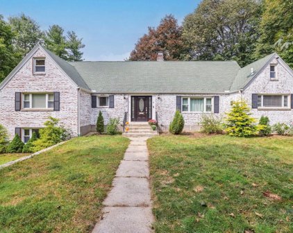 4 Ellis Dr, Worcester