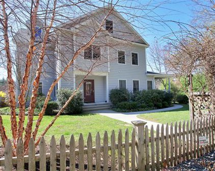 88 Pine Point Rd, Stow