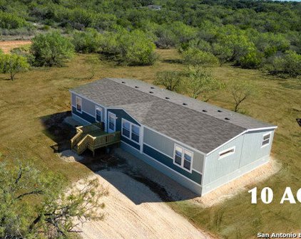 945 County Road 327, Jourdanton
