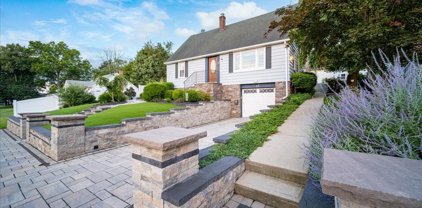 77 Commonwealth Avenue, Middletown