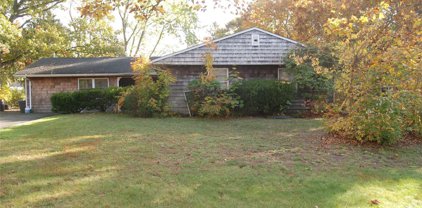 672 Hawkins Road E, Coram