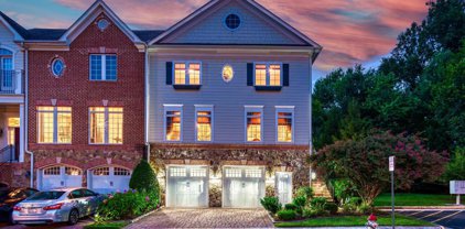 8702 Esquire Crossing Ln, Vienna