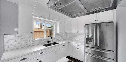 1865 Lewis Avenue, Long Beach