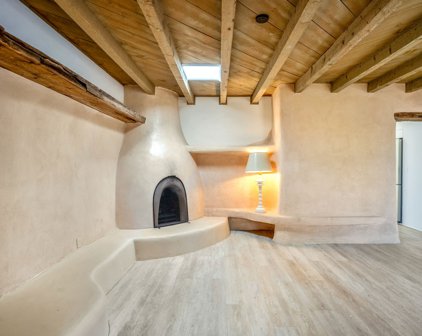 107 Huddleson Street, Santa Fe