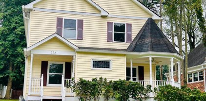736 Carr Ave, Rockville