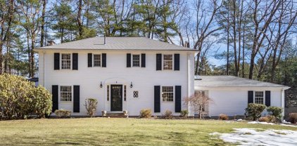 44 Rolling Ln, Wayland